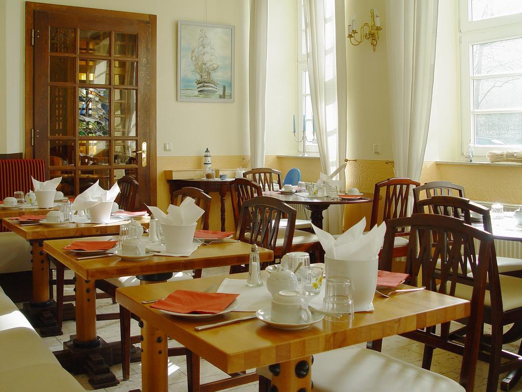 Hotel Altes Hafenhaus روستوك المظهر الخارجي الصورة